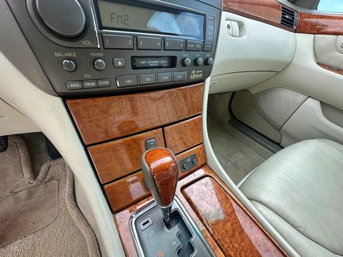 Used 2001 Lexus LS 430 RWD image 19