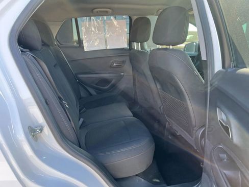 Used 2020 Chevrolet Trax LS w/ Tint and Cruise Package image 17