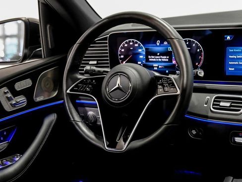 Used 2024 Mercedes-Benz GLS 450 4MATIC image 11