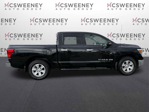 Used 2019 Nissan Titan SV image 5