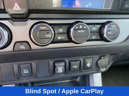 Used 2022 Toyota Tacoma TRD Off-Road AWD/4WD image 11