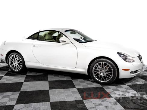Used 2010 Lexus SC 430 Convertible image 2