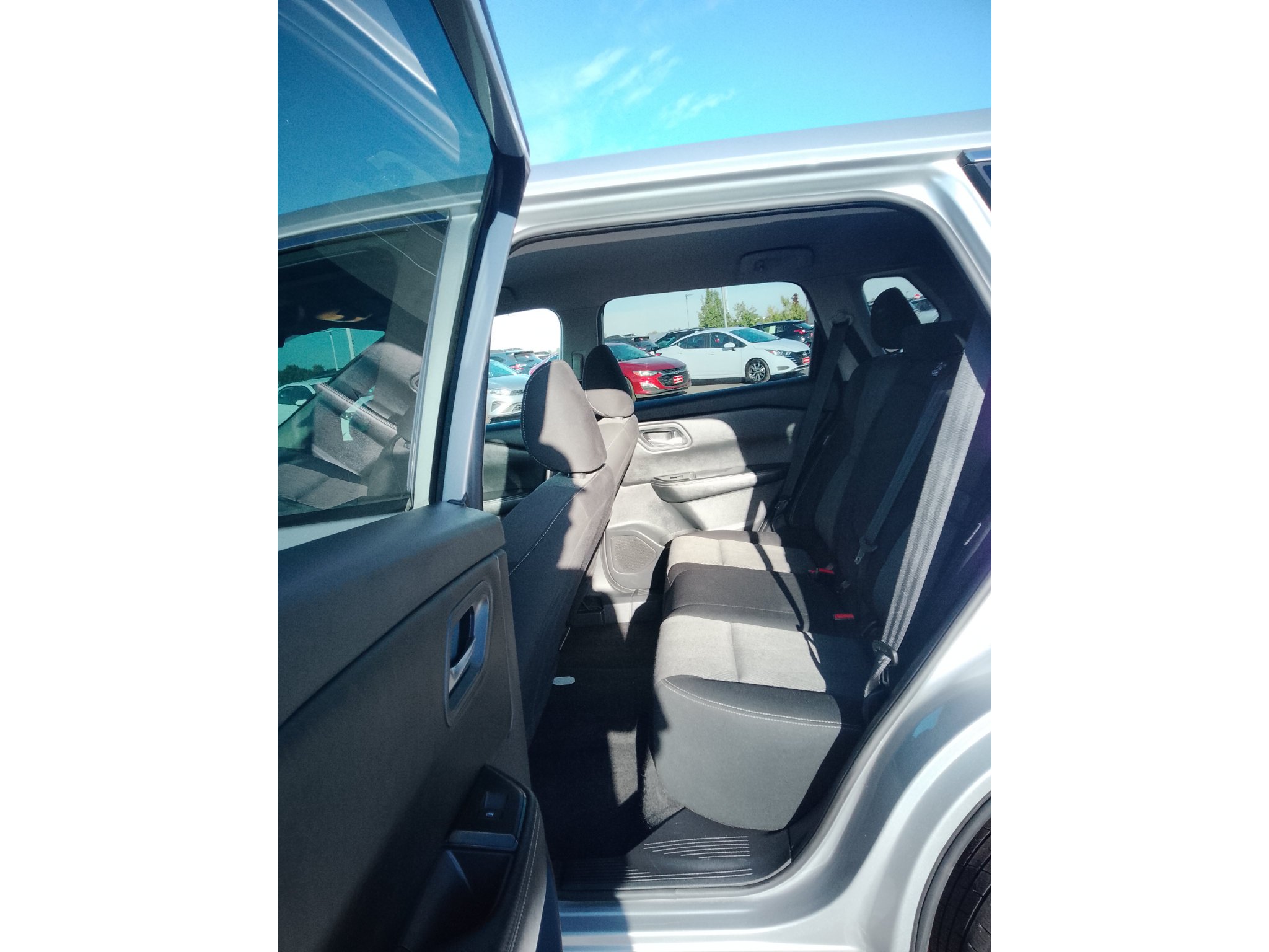 Used 2024 Nissan Rogue SV AWD/4WD image 10