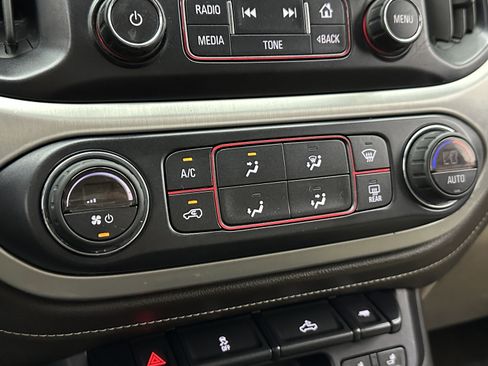 Used 2015 GMC Canyon SLT image 18