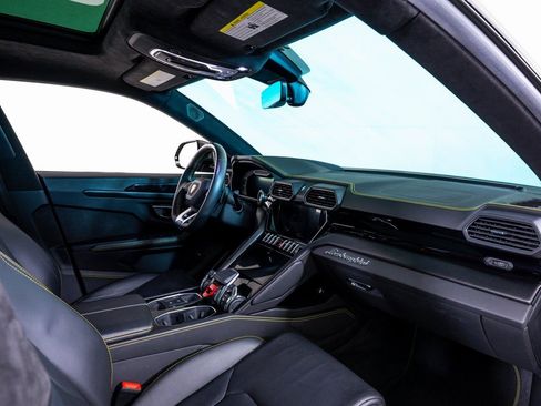 Used 2021 Lamborghini Urus image 17