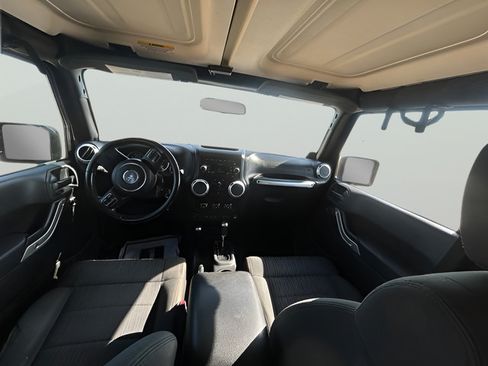 Used 2011 Jeep Wrangler Unlimited Sahara AWD/4WD image 10