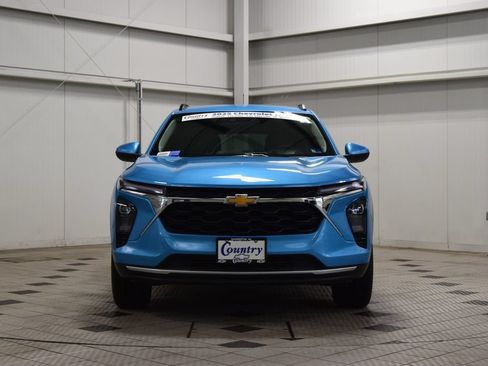 Used 2025 Chevrolet Trax LT w/ Driver Confidence Package FWD image 2