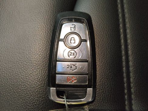 Used 2019 Ford Edge SEL w/ Equipment Group 201A FWD image 32