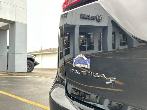 New 2026 Chrysler Pacifica Select w/ S Appearance Package AWD/4WD image 10