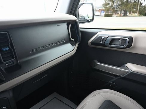 Used 2023 Ford Bronco Wildtrak image 28