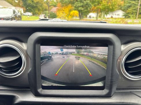 Used 2020 Jeep Wrangler Unlimited Sahara w/ Uconnect 4C Nav & Sound Group image 23