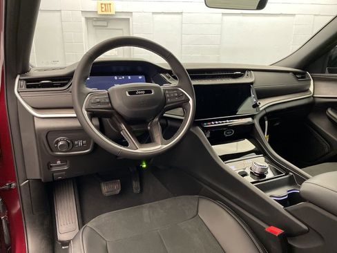 New 2026 Jeep Grand Cherokee Altitude image 9