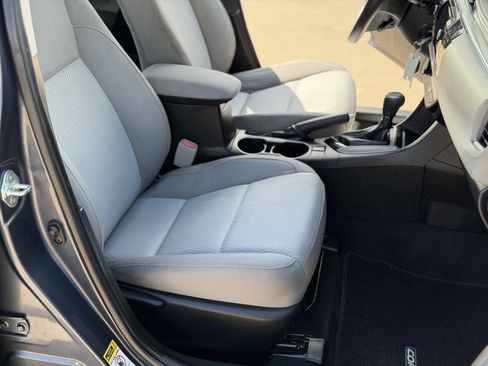 Used 2016 Toyota Corolla LE FWD image 13