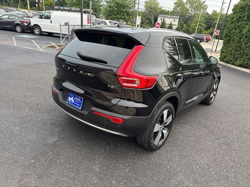 Used 2020 Volvo XC40 T5 Momentum w/ Protection Package Premier AWD/4WD image 5