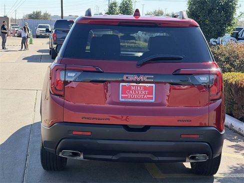 Used 2023 GMC Acadia SLT w/ Elevation Edition image 6