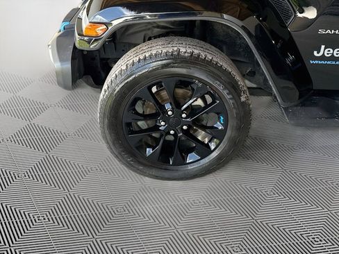 Used 2023 Jeep Wrangler Unlimited Sahara w/ Cold Weather Group AWD/4WD image 35