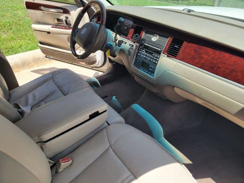Used 2003 Lincoln Town Car Cartier RWD image 14