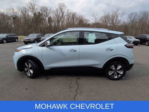 Used 2022 Chevrolet Bolt EUV LT w/ Convenience Package image 2