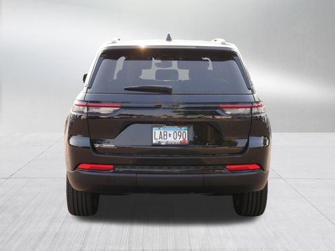 Used 2023 Jeep Grand Cherokee Altitude AWD/4WD image 6