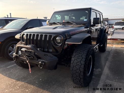 Used 2022 Jeep Wrangler Unlimited Rubicon w/ Cold Weather Group AWD/4WD image 2