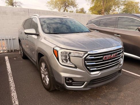 Used 2024 GMC Terrain SLT w/ Infotainment Package II FWD image 4