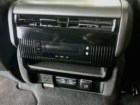 Used 2025 Jeep Wagoneer L 4WD image 26