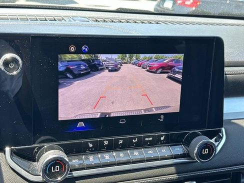 Used 2024 Chevrolet Colorado LT w/ LT Convenience Package III RWD image 24