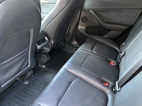 Used 2025 Tesla Model Y Long Range image 13