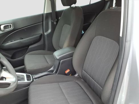 Used 2025 Hyundai Venue SE image 10