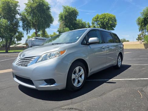 Used 2017 Toyota Sienna LE FWD image 7