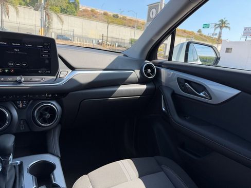 Used 2025 Chevrolet Blazer LT image 35