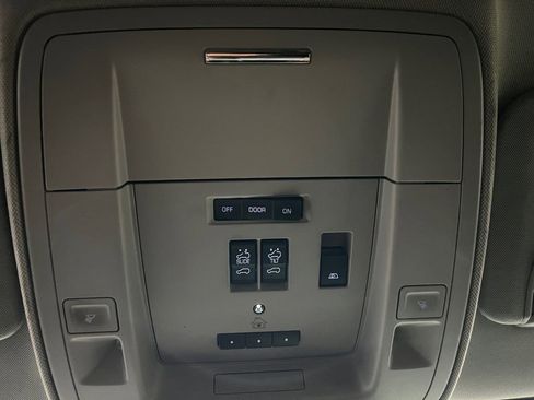 Used 2019 Chevrolet Silverado 3500 High Country image 36