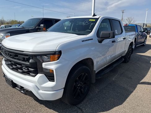 Used 2024 Chevrolet Silverado 1500 Custom image 18