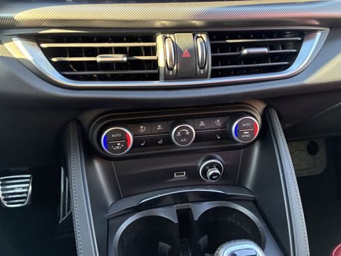 Certified 2024 Alfa Romeo Stelvio Veloce image 18