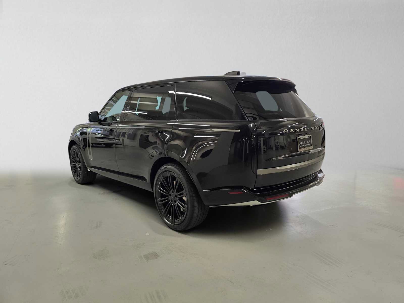 New 2026 Land Rover Range Rover Long Wheelbase SE AWD/4WD image 3