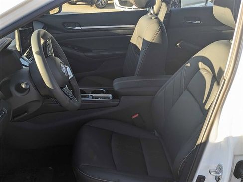 New 2024 Nissan Altima 2.0 SR image 11
