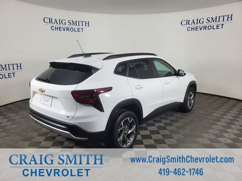 Used 2024 Chevrolet Trax LT FWD image 4