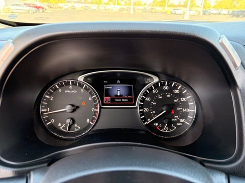 Used 2019 Nissan Pathfinder SL FWD image 28