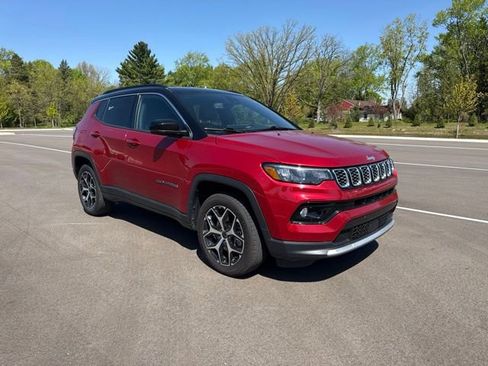 Used 2025 Jeep Compass Limited AWD/4WD image 7