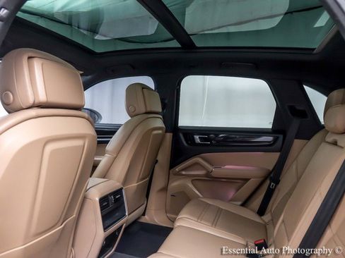 Used 2021 Porsche Cayenne E-Hybrid image 15