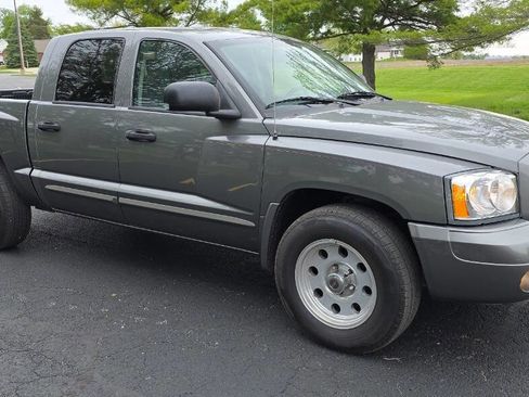 Used 2006 Dodge Dakota Laramie w/ Trailer Tow Group AWD/4WD image 2