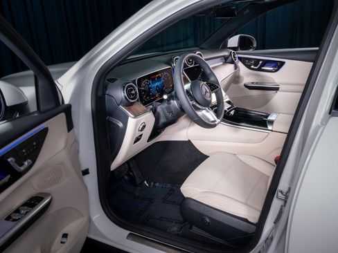 Used 2026 Mercedes-Benz GLC 300 image 10