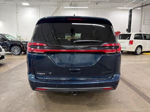 Used 2024 Chrysler Pacifica Limited w/ S Appearance Package FWD image 5