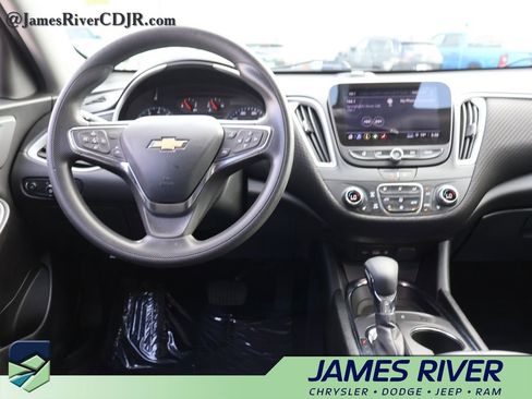 Used 2023 Chevrolet Malibu LT FWD image 18