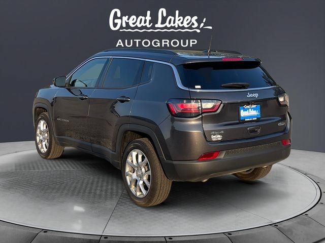 Used 2023 Jeep Compass Latitude w/ Sun and Sound Group AWD/4WD image 3