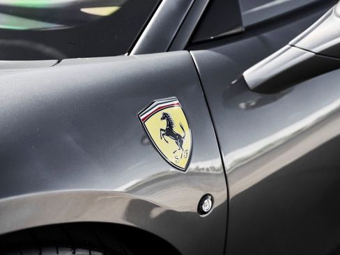 Used 2020 Ferrari F8 Tributo image 9