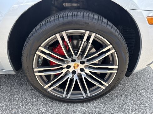 Used 2016 Porsche Macan Turbo AWD/4WD image 12
