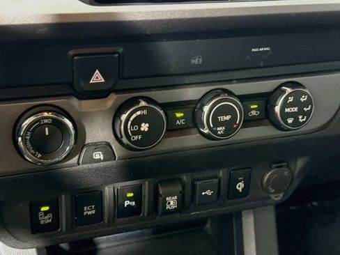 Certified 2020 Toyota Tacoma TRD Off-Road w/ Technology Package AWD/4WD image 18
