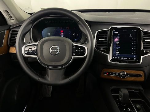 Used 2025 Volvo XC90 B6 Plus image 12