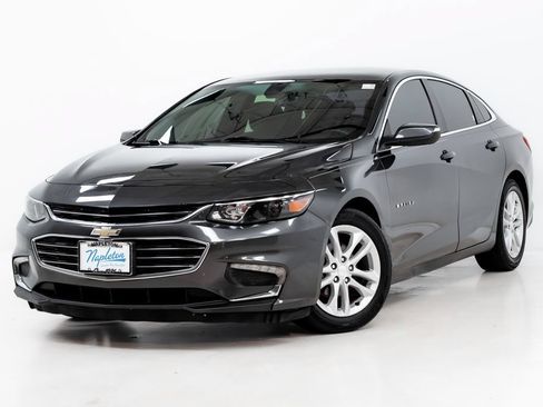 Used 2017 Chevrolet Malibu LT FWD image 1